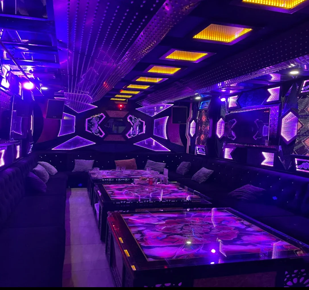 호치민 102가라오케